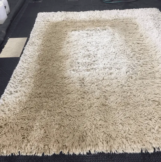 Dirty rug clean again — before cleaning