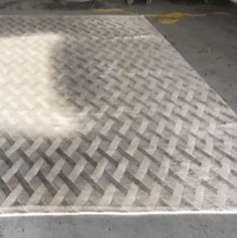 Vervuild vloerkleed — voor reiniging